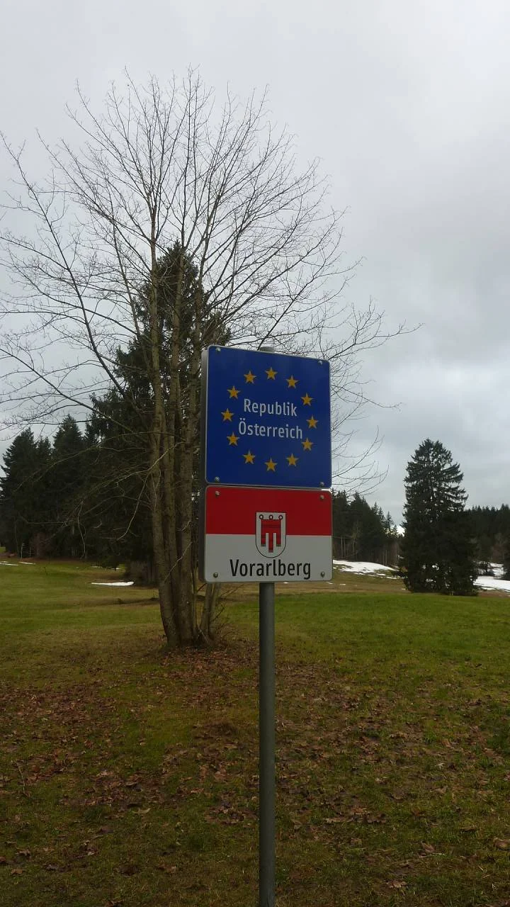 DAV-Senioren unterwegs auf Schneeschuhtour ohne Schnee | © M. Bischofberger