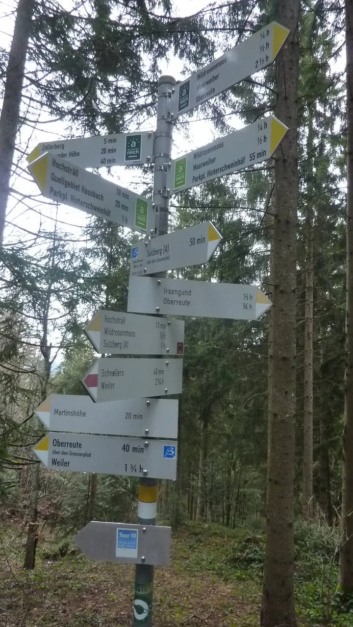 zentrale Wanderweg-Kreuzung | © M. Bischofberger