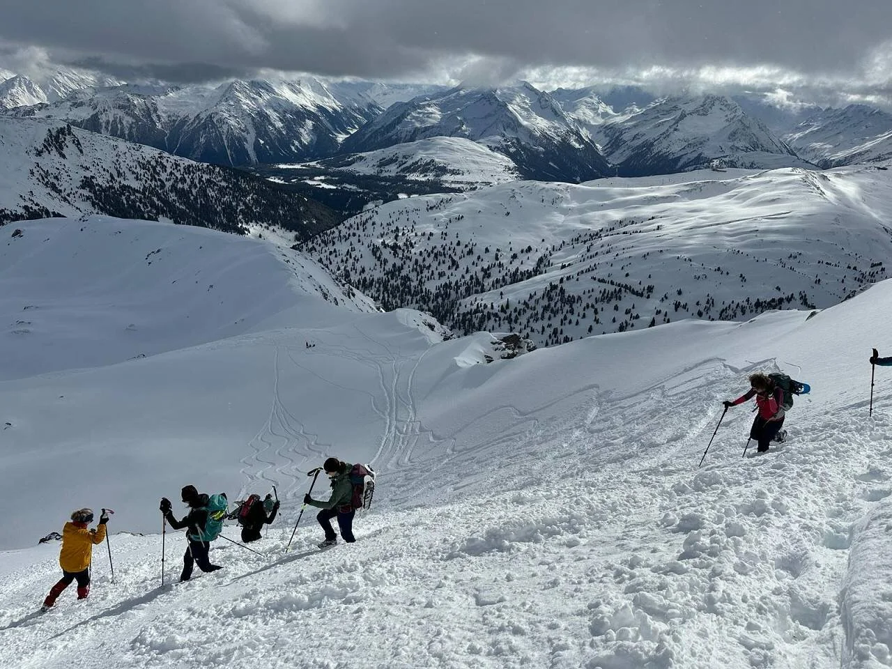 Abstieg ohne Schneeschuhe | © DAV Wangen