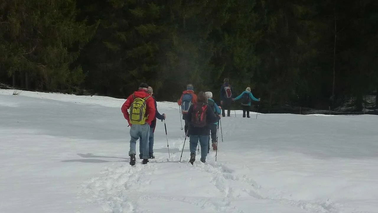Abstieg teilweise im Schneee, teils sehr rutschig | © M. Bischofberger