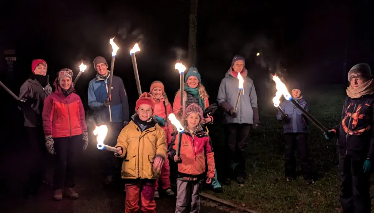 Fackelwanderung der Familiengruppe | © Nina Veller