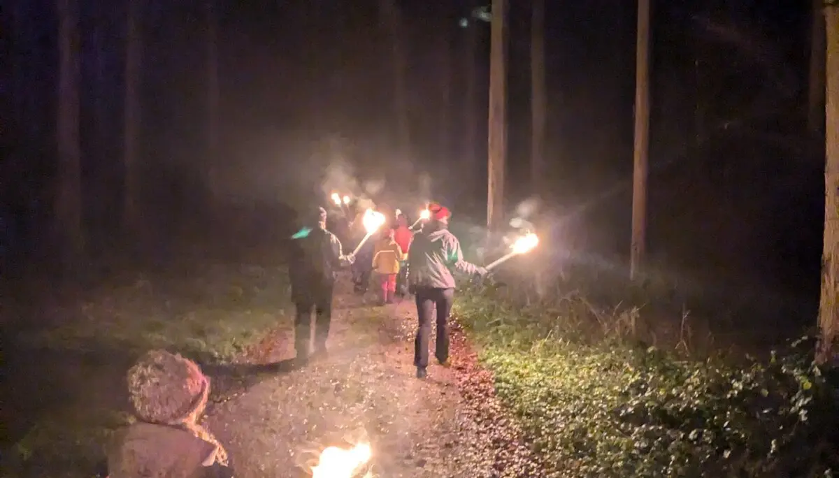 Fackelwanderung der Familiengruppe | © Nina Veller