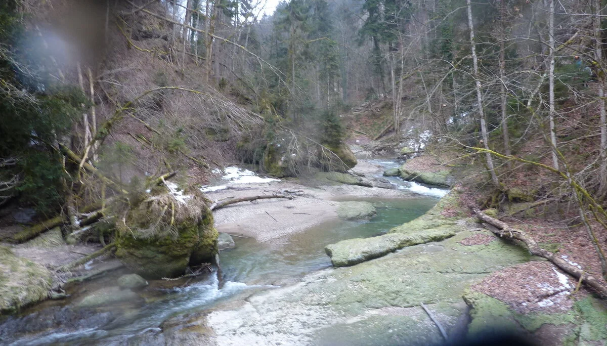 Wasserdurchfliuss zwischen den Nagelfluhschichten | © Max Bischofberger