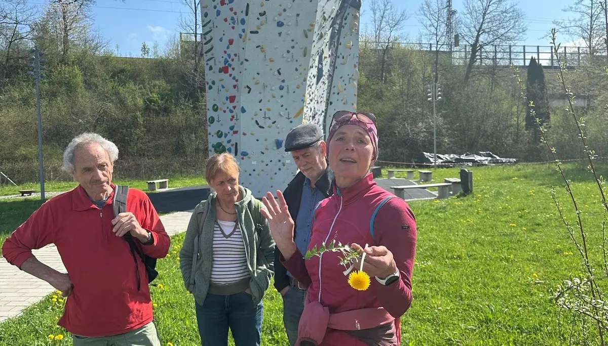 Kräuterwanderung um den Kletterturm | © Kurt Stübing