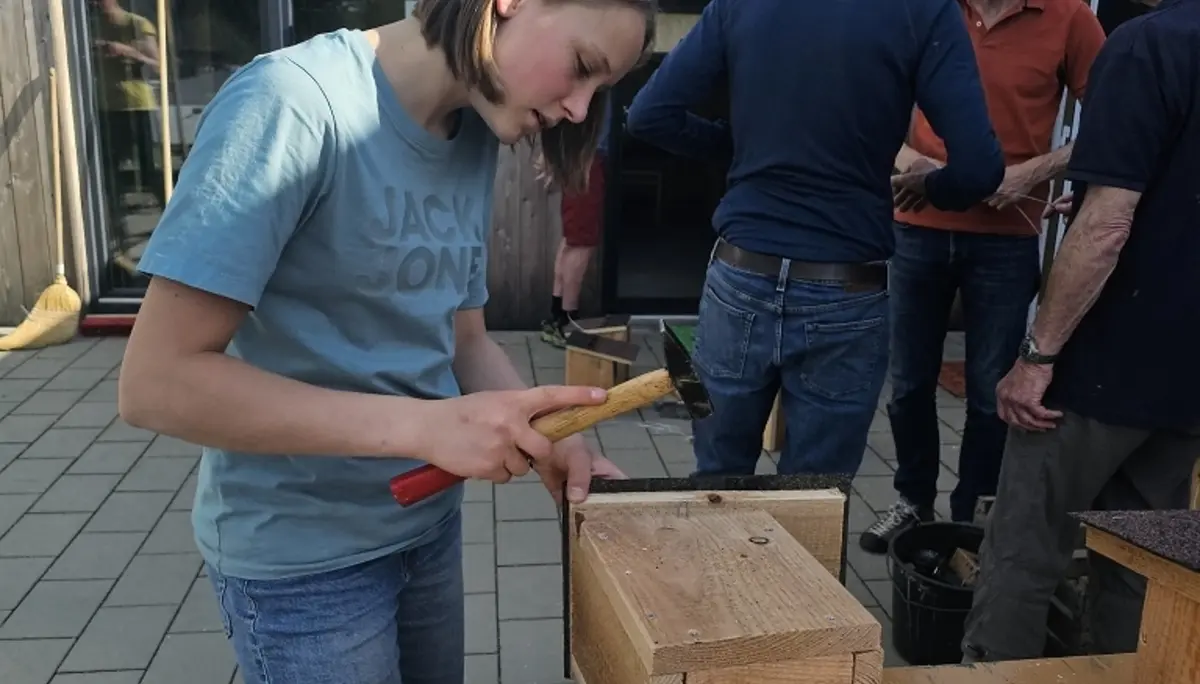 Nistkastenbau mit der Familiengruppe | © Nina Veller