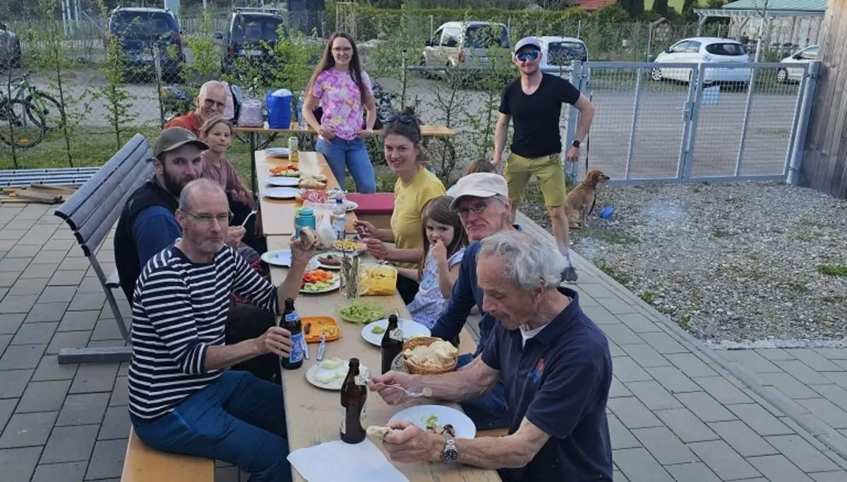 Nistkastenbau mit der Familiengruppe | © Nina Veller