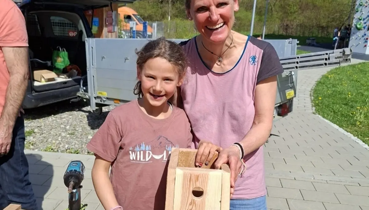 Nistkastenbau mit der Familiengruppe | © Nina Veller