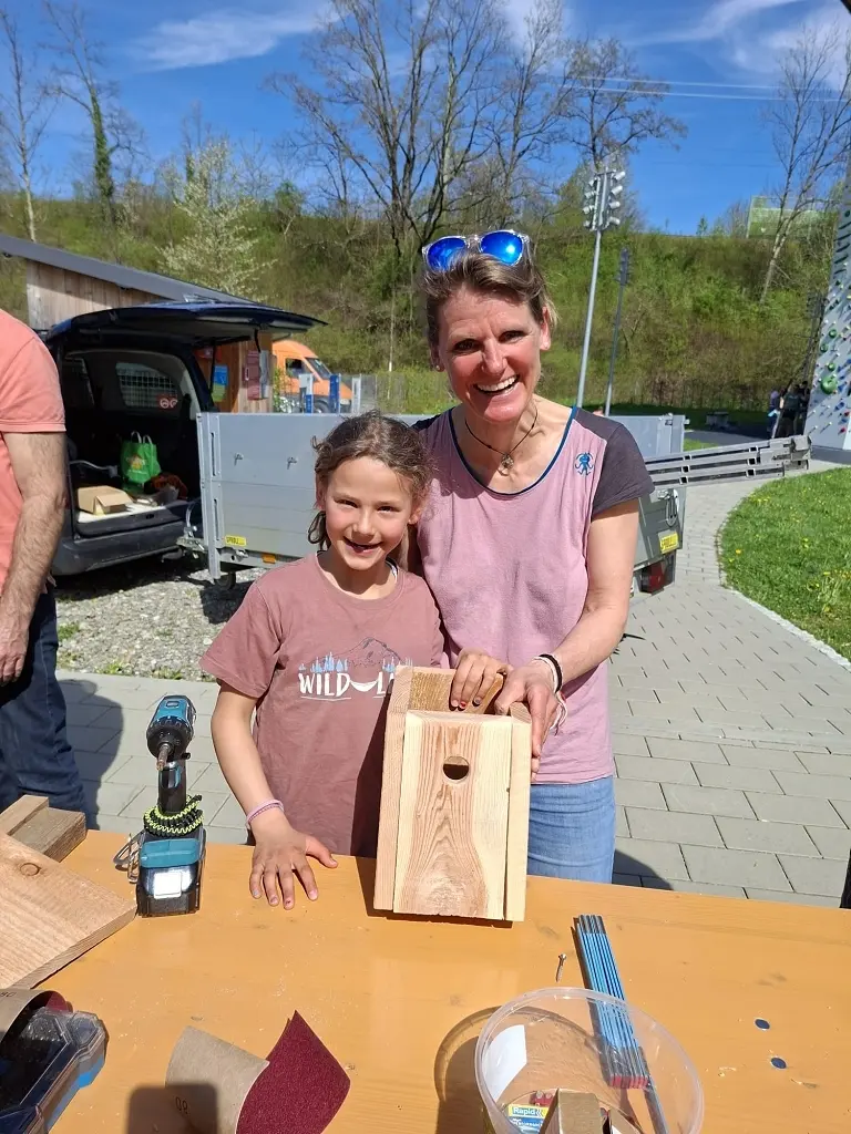 Nistkastenbau mit der Familiengruppe | © Nina Veller