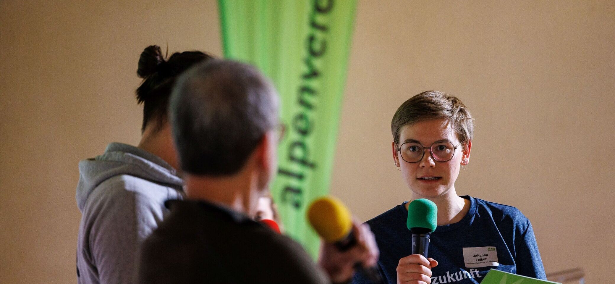 Gemeinsamer Austausch zwischen drei Mitarbeitenden des DAV. | © DAV /  Johanna Felber