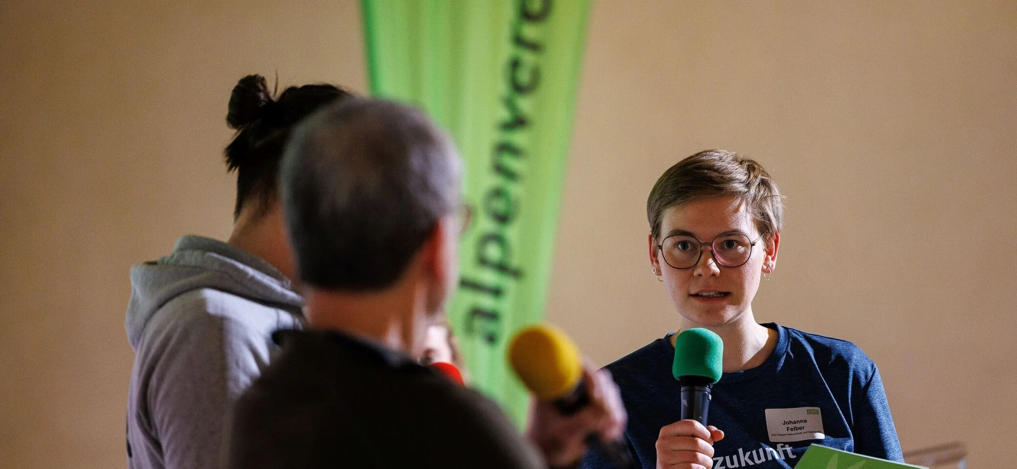 Gemeinsamer Austausch zwischen drei Mitarbeitenden des DAV. | © DAV /  Johanna Felber