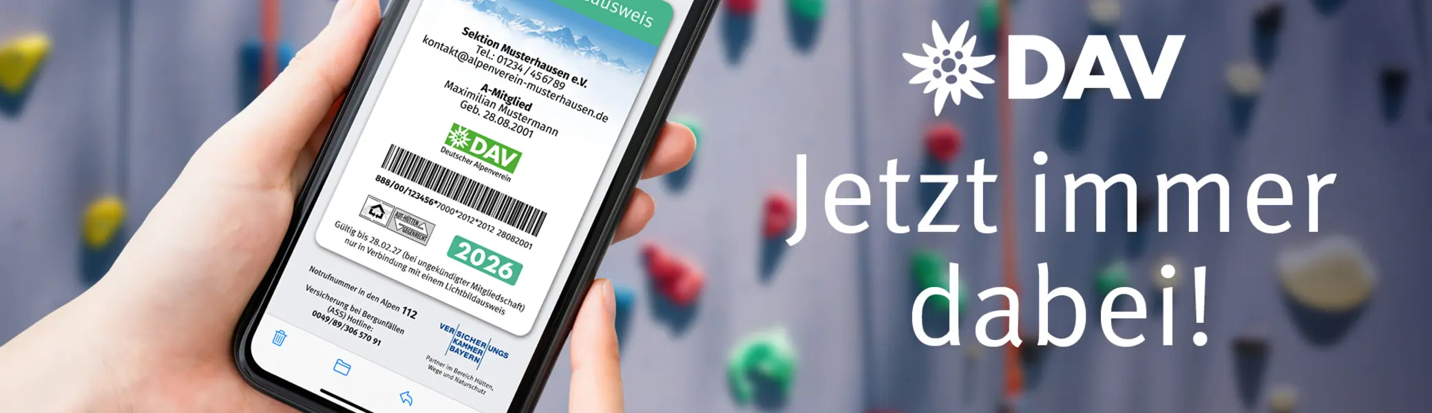Ein Smartphone mit dem digitalen Mitgliedsausweis im Display | © DAV